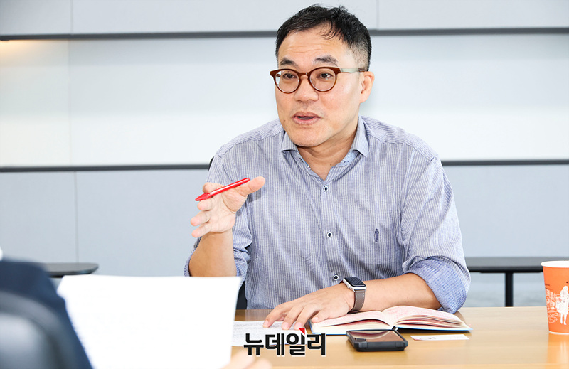 ▲ 김주영 신한자산운용 주식투자운용본부 팀장이 서울 여의도 신한자산운용 사무실에서 인터뷰를 하고 있다. ⓒ서성진 기자