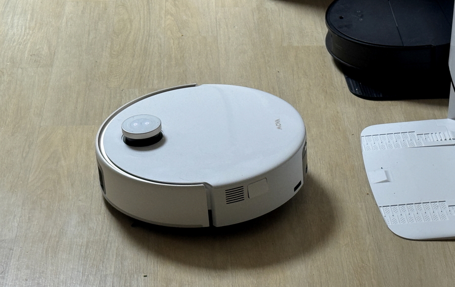 ▲ Z60 울트라 롤러가 청소를 하는 모습. ⓒ김재홍 기자