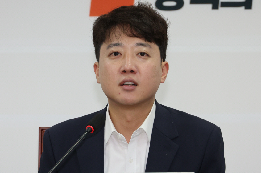 ▲ ▲이준석 개혁신당 이준석 대표가 지난 8일 여의도 국회에서 열린 최고위원회의에서 발언하고 있다. ⓒ연합뉴스