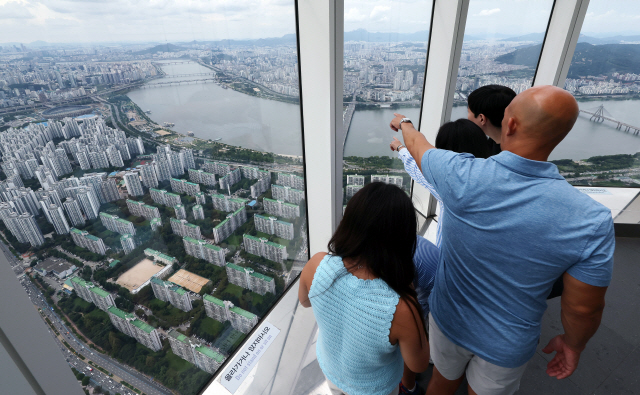 ▲ 서울 송파구 롯데월드타워 전망대 서울스카이에서 바라본 서울 시내 아파트 단지ⓒ연합뉴스