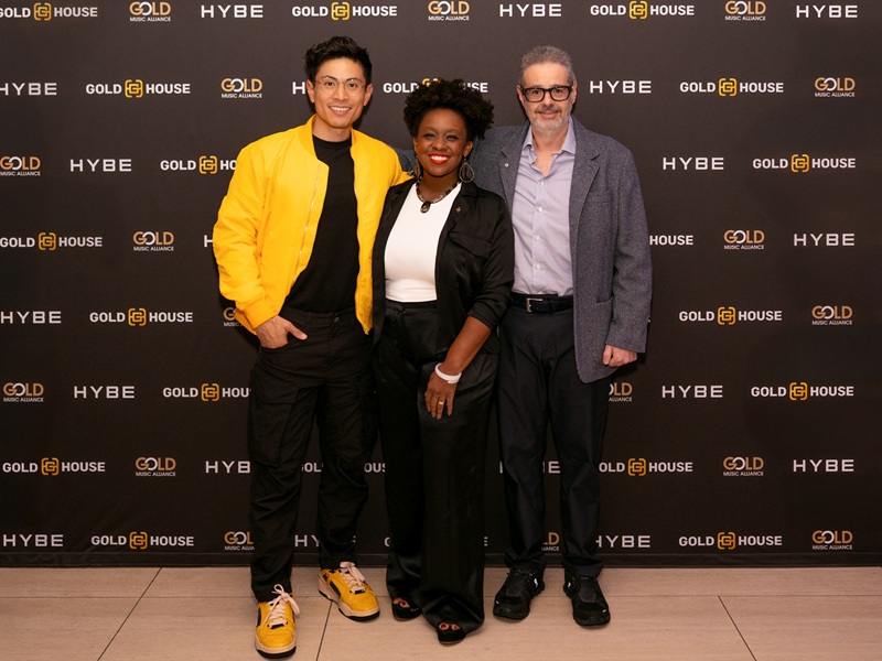 ▲ 지난 9일(현지시각) 미국 로스앤젤레스(LA) 더 웨스트 할리우드 에디션에서 열린 K-팝 관련 특별 대담 및 네트워킹 이벤트에서 개회사를 한 빙 첸 골드하우스 공동창립자 겸 의장, 키아나 콘리 아킨로 레코딩 아카데미 로스앤젤레스(LA) 지부 시니어 전무, 아이작 리 하이브 아메리카 의장 겸 대표이사(왼쪽부터). ⓒ하이브