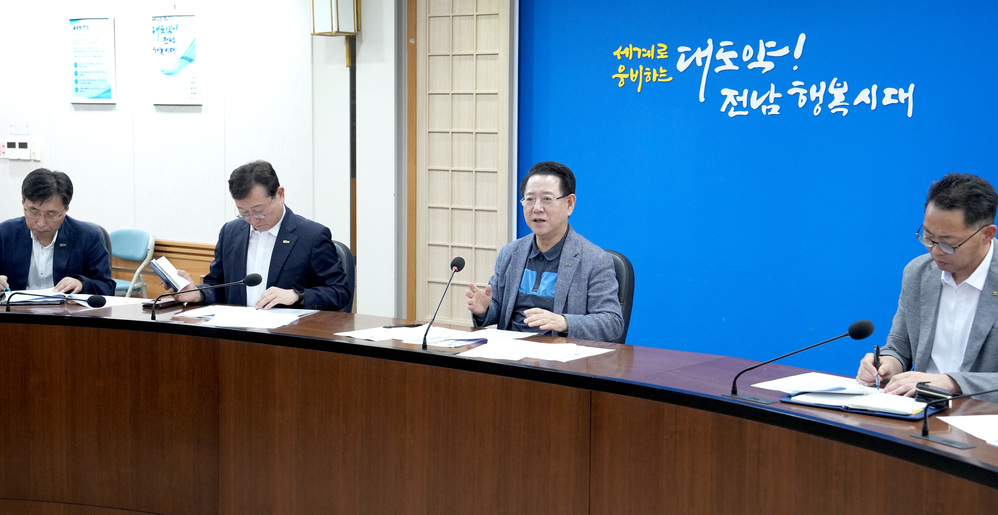 ▲ 김영록 전남도지사 대통령 100일 기자회견 후속대책 현안회의 주재ⓒ전라남도 제공