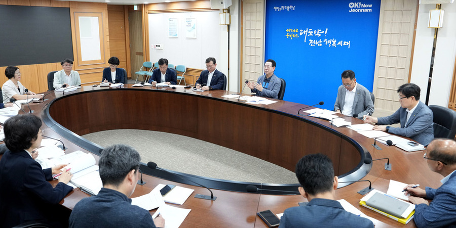 ▲ 김영록 전남도지사 대통령 100일 기자회견 후속대책 현안회의 주재ⓒ전라남도 제공