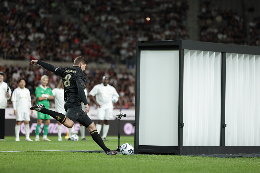 ▲ 영국의 축구 전설 스티븐 제라드가 이벤트 경기에 참여하고 있다. ⓒ넥슨