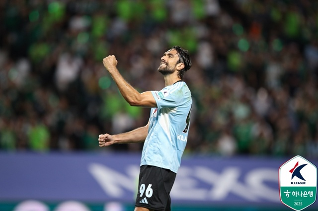 ▲ 콤파뇨가 선제 결승골을 터뜨린 전북이 대전을 1-0으로 무너뜨렸다.ⓒ한국프로축구연맹 제공