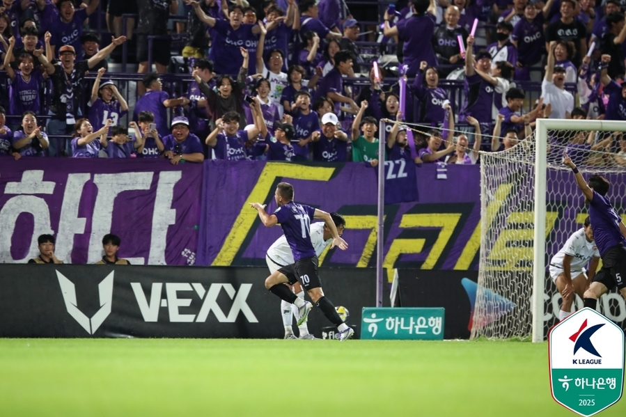 ▲ 안양이 유키치의 역전 결승골을 앞세워 제주에 2-1 승리를 거뒀다.ⓒ한국프로축구연맹 제공