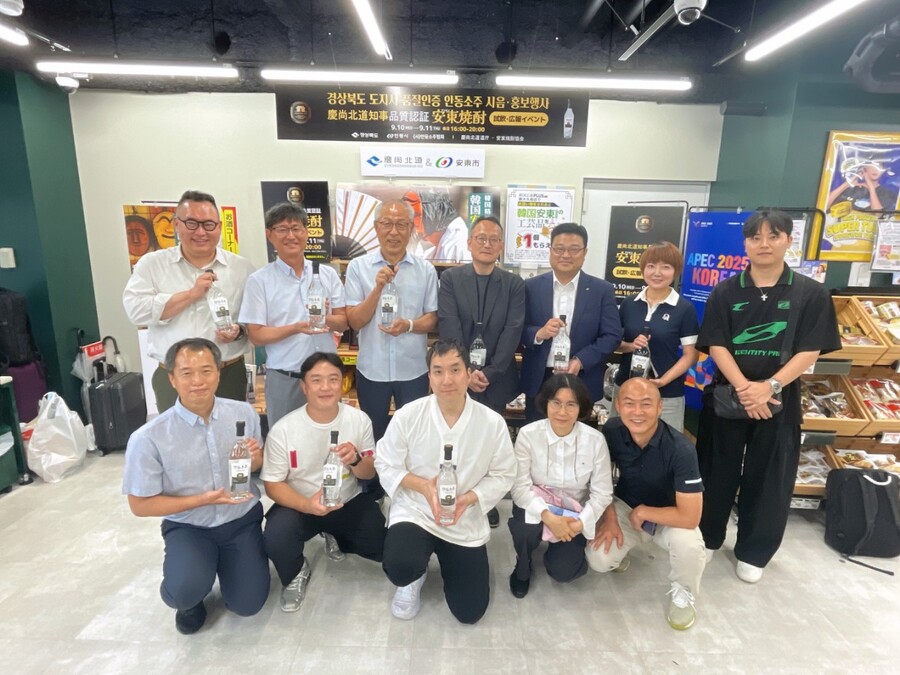 ▲ 경북도는 10일부터 11일까지 일본 도쿄 신오쿠보에 있는 한국광장 플러스에서 안동소주 일본 주류시장 진출을 위한 소비자 홍보 행사를 실시했다.ⓒ경북도
