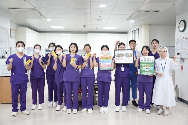 ▲ 포항성모병원 생명사랑위기대응센터는 세계 자살예방의 날을 맞아 지난 10일과 11일 이틀간 직원대상으로 자살예방 캠페인을 실시했다.ⓒ포항성모병원