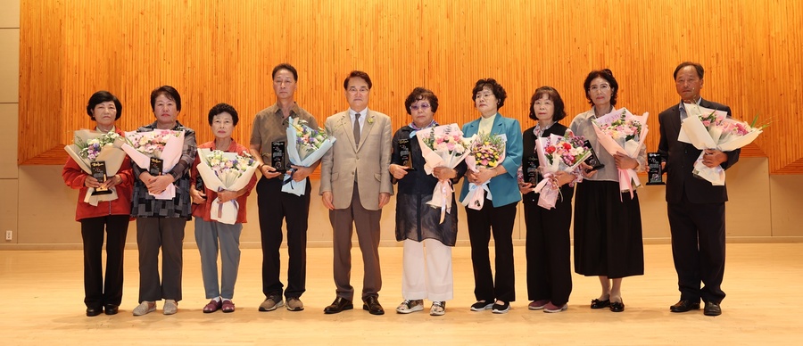 ▲ 청도군(군수 김하수)은 15일 국민체육센터 실내체육관에서  ‘민족통일 청도군협의회 군대회’를 개최했다.ⓒ청도군