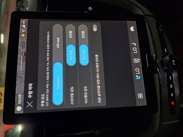 ▲ 볼보 신형 XC60 에어 서스펜션 설정 화면. ⓒ홍승빈 기자