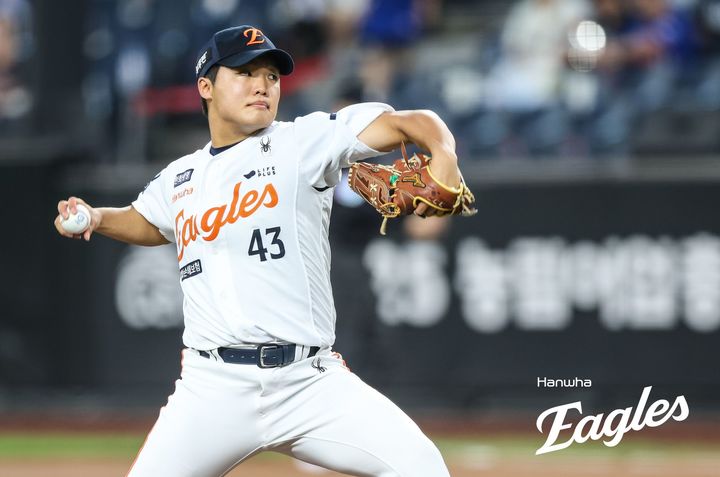 ▲ 한화가 키움으로 꺾고 1위 LG와 격차를 3경기로 줄였다.ⓒ한화 이글스 제공