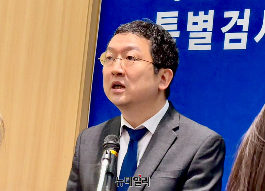 ▲ 정민영 특별검사보가 서울 서초동 특검 사무실에서 브리핑을 열고 수사 일정을 발표하고 있다. 2025.07.08. ⓒ정혜영 기자