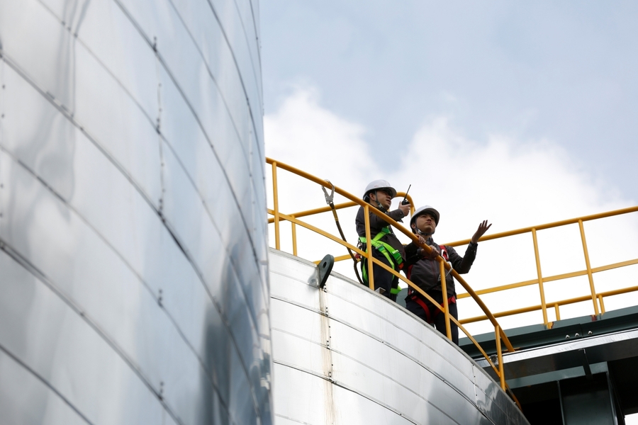 ▲ 금호석유화학 직원들이 작업하는 모습ⓒ금호석유화학그룹