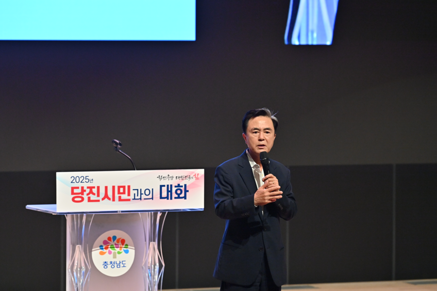 ▲ 김태흠 충남지사는 16일 민선8기 4년 차 시군 방문 네 번째 일정으로 당진시를 찾아 도민에게 충남도정과 지역 발전 방안을 밝히고 있다. ⓒ충남도