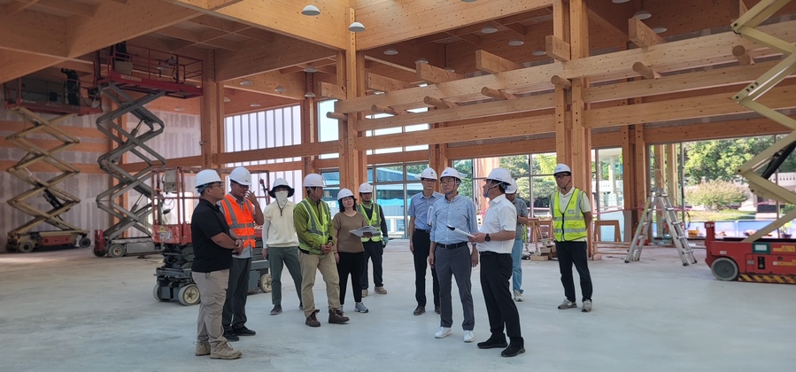 ▲ 이철우 도지사는 국립경주박물관 중정에 건립 중인 만찬장 공사 추진 현황을 APEC준비단장으로부터 보고 받고, 공사 관계자들을 격려했다.ⓒ경북도