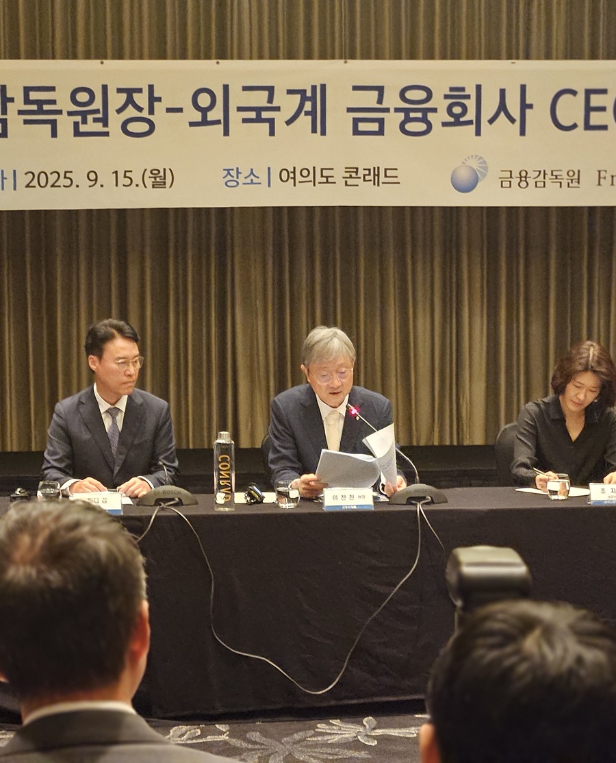 ▲ 이찬진(가운데) 금융감독원장. ⓒ김병욱 기자