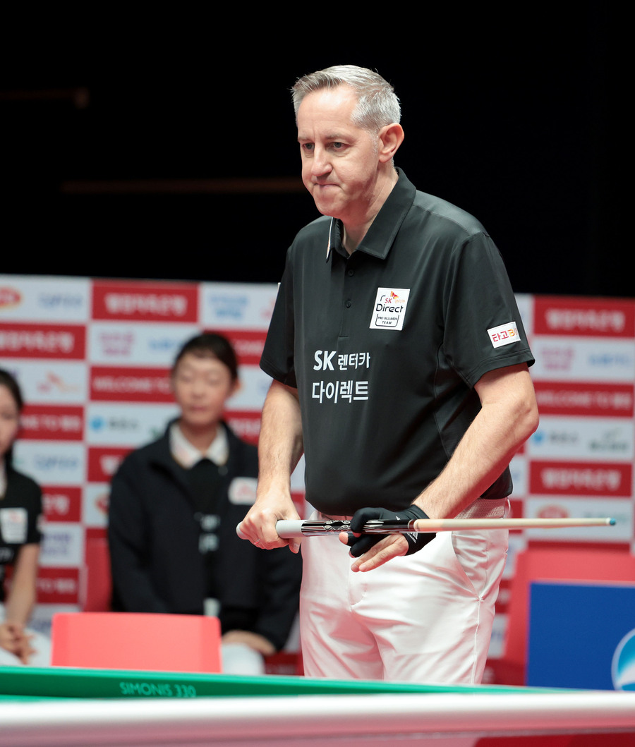 ▲ SK렌터카 맏형 에디 레펀스가 PBA 팀리그 최초 세트 '200승'을 달성했다.ⓒPBA 제공