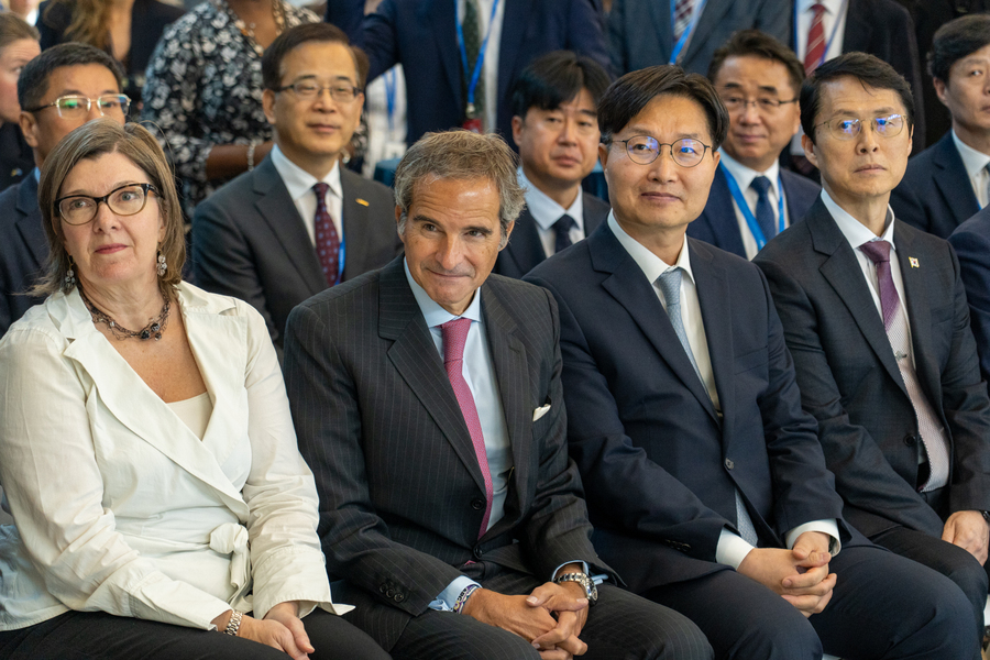 ▲ 16일(현지시간) 열린 제69차 IAEA 총회에 참석한 180개 회원국 대표들과 구혁채 과기부 1차관이 기조연설을 경청하고 있다. ⓒ과기부