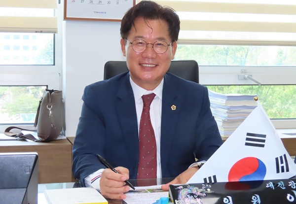 ▲ 이재경 대전시의회 대전·충남 행정 통합 특별위원장은 소명 의식을 가지고 통합을 이루어내겠다고 말했다.ⓒ대전시의회