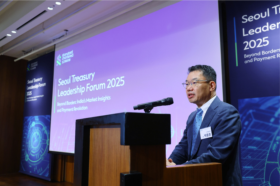 ▲ 지난 16일 서울 중구 호텔신라에서 SC제일은행이 주최한 ‘Seoul Treasury Leadership Forum 2025’에서 박종훈 SC제일은행 수석 이코노미스트(전무)가 한국 경제 및 글로벌 금융시장 전망을 발표하고 있다. ⓒSC제일은행