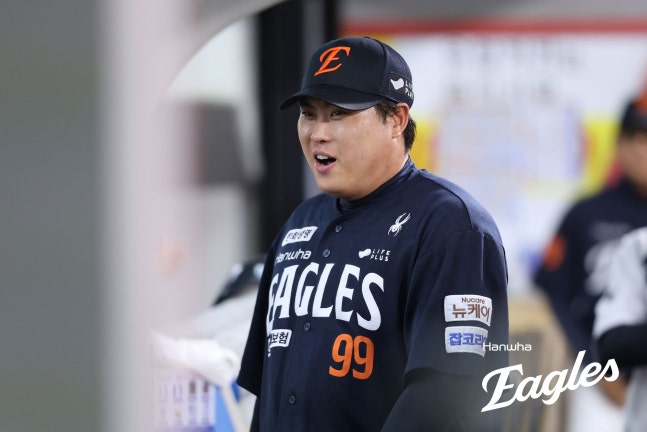 ▲ '괴물 투수' 류현진이 시즌 9승을 거둔 한화는 1위 LG와 격차를 2.5경기로 줄였다.ⓒ한화 이글스 제공