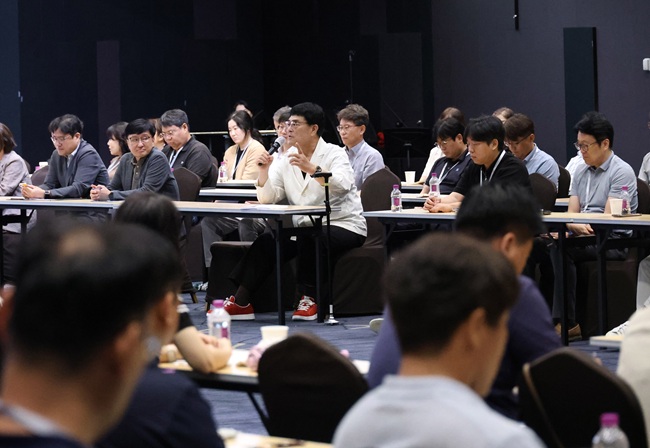 ▲ 강원도 삼척시(시장 박상수)가 지난 17일 쏠비치 호텔&리조트 삼척에서 본청 소속 6급 팀장 160여 명을 대상으로 '소통힐링 및 리더십 강화 교육'을 개최했다. ⓒ삼척시