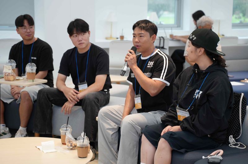 ▲ 한국기술교육대학교가 개최한 ‘2025학년도 기술교육봉사 및 국토대장정 간담회’에서 참석자가 참가 소회를 이야기 하고 있다.ⓒ한기대