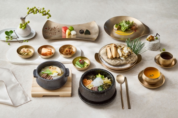 ▲ 워커힐의 정통 한식당 ‘온달’에서 선보이는 ‘자연송이 한상차림’ⓒ워커힐 호텔앤리조트