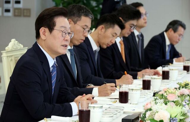 ▲ 이재명 대통령이 18일 서울 용산 대통령실 청사에서 열린 증권사 리서치센터장 오찬 간담회에서 발언하고 있다. ⓒ뉴시스