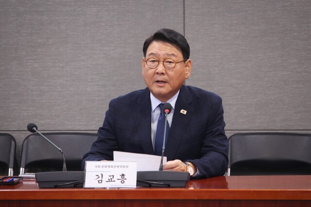 ▲ 더불어민주당 김교흥 의원이 16일 국회 의원회관에서 인천회생법원 설치법을 발의하고 있다. ⓒ 김교흥 의원실 제공