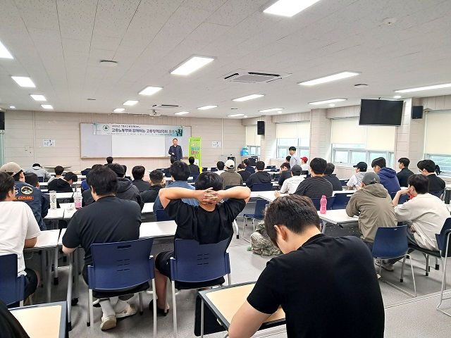 ▲ 포항대학교 대학일자리플러스센터는 18일 재학생들을 대상으로 ‘고용노동부와 함께하는 청년고용정책 설명회’를 개최했다.ⓒ포항대