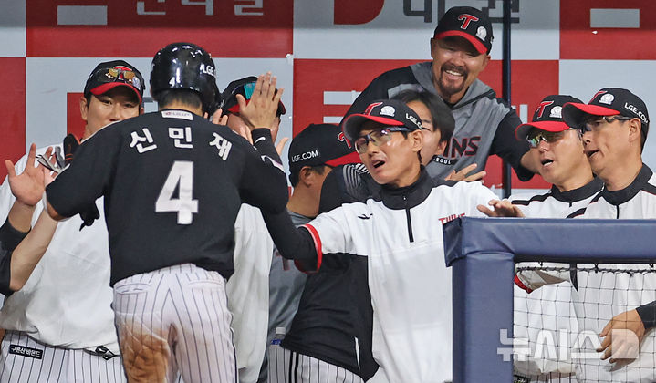 ▲ LG가 kt와 더블헤더를 싹쓸이하며 정규리그 우승 매직넘버를 6으로 줄였다.ⓒ뉴시스 제공