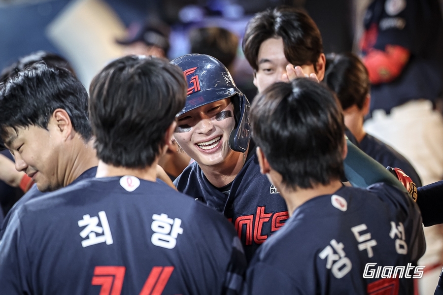 ▲ 롯데가 NC를 대파하며 플레이오프 진출 가능성을 높였다.ⓒ롯데 자이언츠 제공