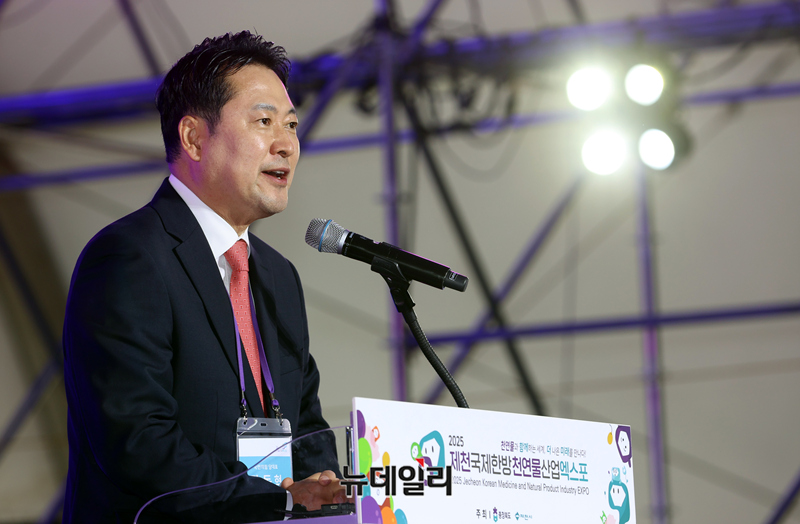 ▲ 장동혁 국민의힘 대표가 20일 오후 충북 제천시 한방엑스포공원에서 열린 2025 제천국제한방천연물산업엑스포 개막식에서 축사를 하고 있다. ⓒ정상윤 기자