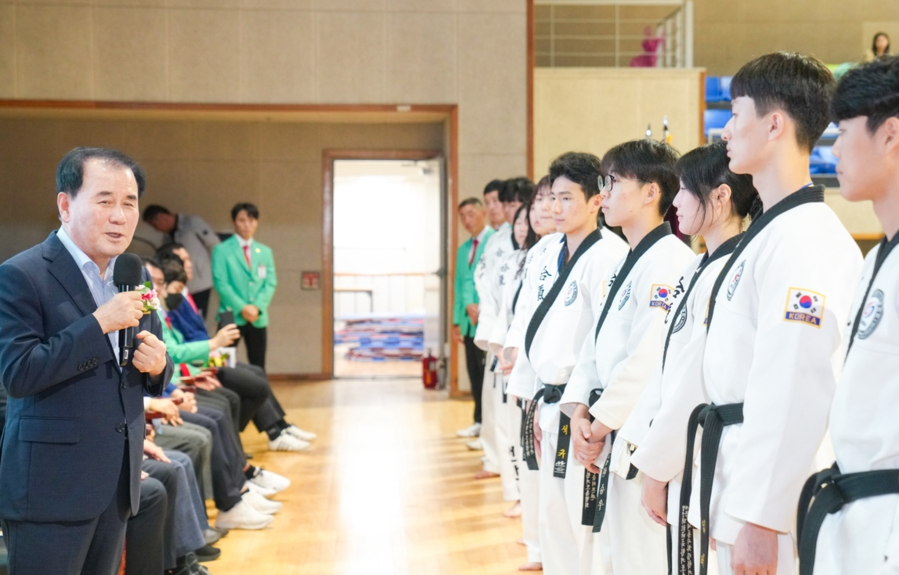 ▲ 김지철 충남도교육감이 20일 청양군민체육관에서 열린‘제17회 충청남도교육감기 학생합기도대회’에서 격려사를 하고 있다.ⓒ충남도교육청