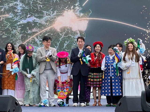 ▲ 경주엑스포대공원은 지난 19일 전세계 재한 유학생 및 청년 1천여 명이 함께한 ‘2025 인터네셔널 스마일 페스타’를 개최했다.ⓒ경북관광공사