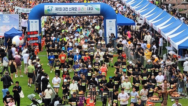 ▲ 제1회 신채호 마라톤대회에서 4대 가족, 장애인, 친구·가족 단위 시민들이 함께 달리며 기록과 완주에 도전했다.ⓒ김경태 기자