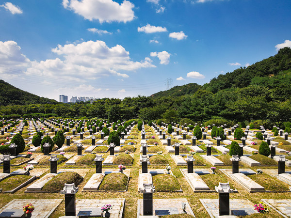 ▲ 인천가족공원은 추석당일인 6일 공원입구부터 차량통행을 전면 금지하기로 했다.  ⓒ인천시 제공