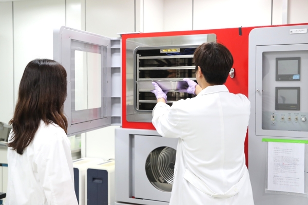 ▲ hy가 자체 개발한 ‘녹용유산균발효분말’이 식품의약품안전처로부터 개별인정을 획득했다.ⓒhy