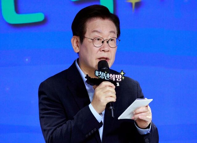 ▲ 이재명 대통령이 19일 서울 마포구 구름아래 소극장에서 열린 2030 청년 소통·공감 토크콘서트에서 발언하고 있다. ⓒ뉴시스