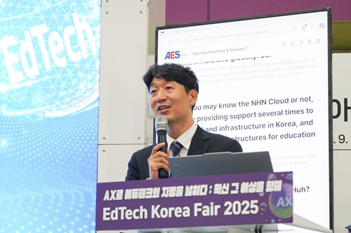 ▲ 19일 '아시아 에듀테크 컨퍼런스 2025' 개막식에서 NHN클라우드 김동훈 대표가 축사를 하고 있다.ⓒNHN클라우드