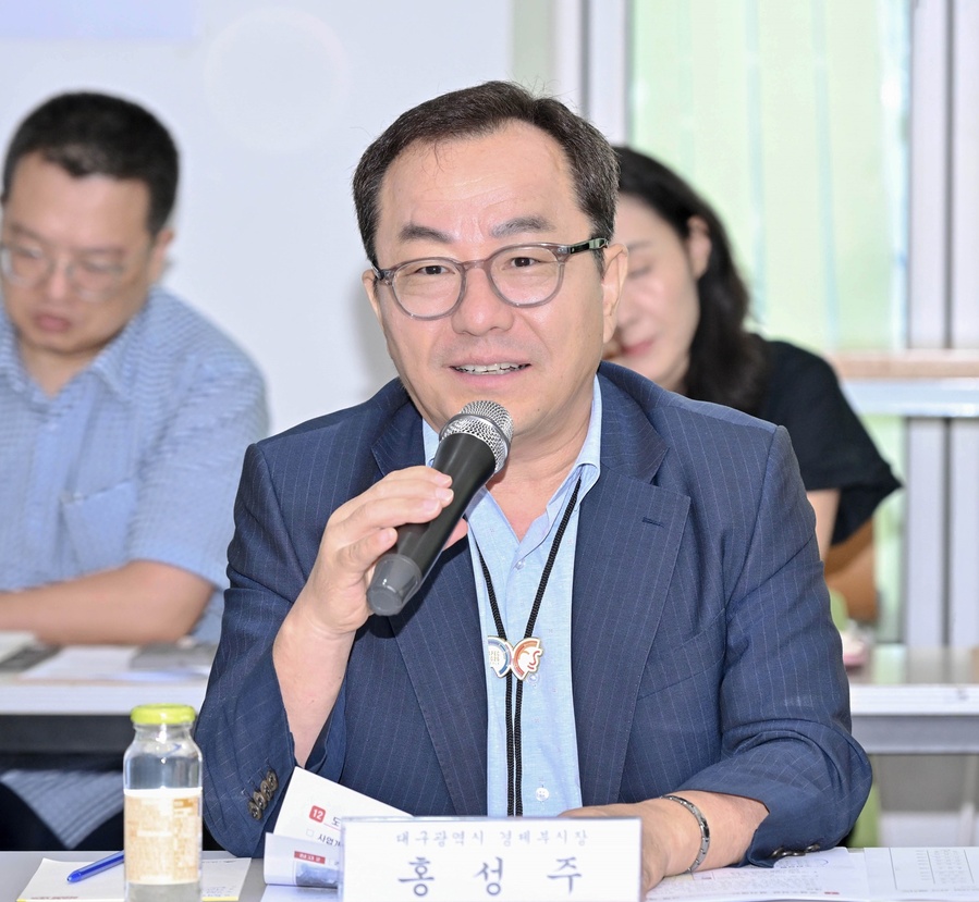 ▲ 홍성주 대구시 경제부시장은 “동성로의 변화와 활력을 위해서는 민·관의 협력이 무엇보다 중요하다”며, “앞으로의 사업을 속도감 있게 추진해 동성로 상권이 살아나고 주변 상권으로도 활력이 이어질 수 있도록 최선을 다하겠다”고 밝혔다.ⓒ대구시