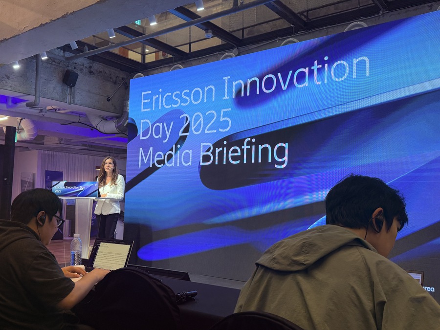 ▲ 시벨 톰바즈 에릭슨 코리아 CEO가 기자간담회에서 발표하고 있다 ⓒ김성현 기자