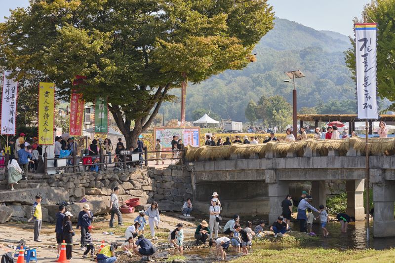 ▲ 지난해 열린 ‘외암마을 짚풀문화제’ 모습.ⓒ아산시