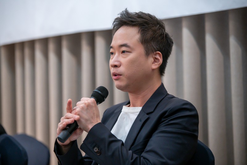 ▲ 정재일 작곡가가 23일 서울 종로구 더프리마아트센터에서 열린 서울시향 신작 발표 기자간담회에서 취재진의 질문에 답변하고 있다.ⓒ서울시립교향악단