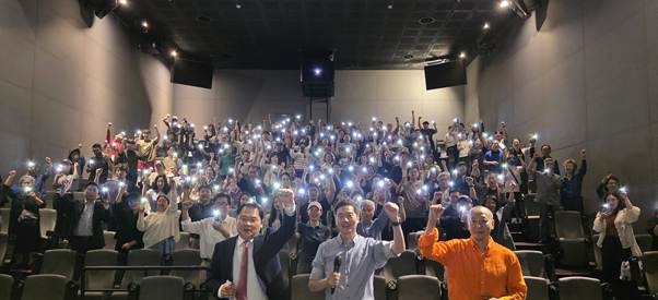 ▲ 단체관람 인증 사진. ⓒ가로세로연구소