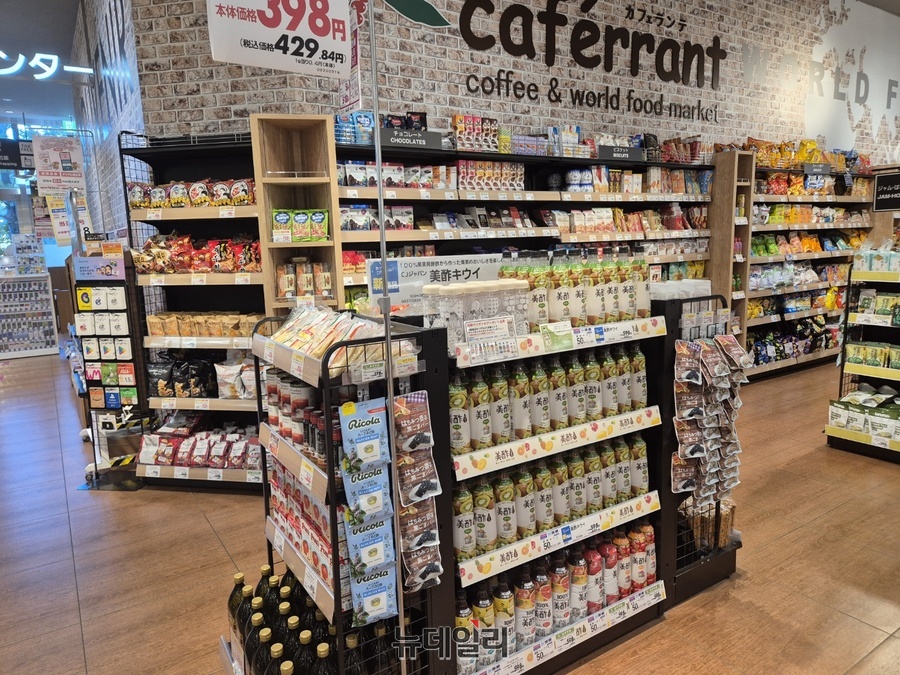 ▲ 이온몰 내 카페란테 매대에 미초가 진열돼있다.ⓒ조현우 기자