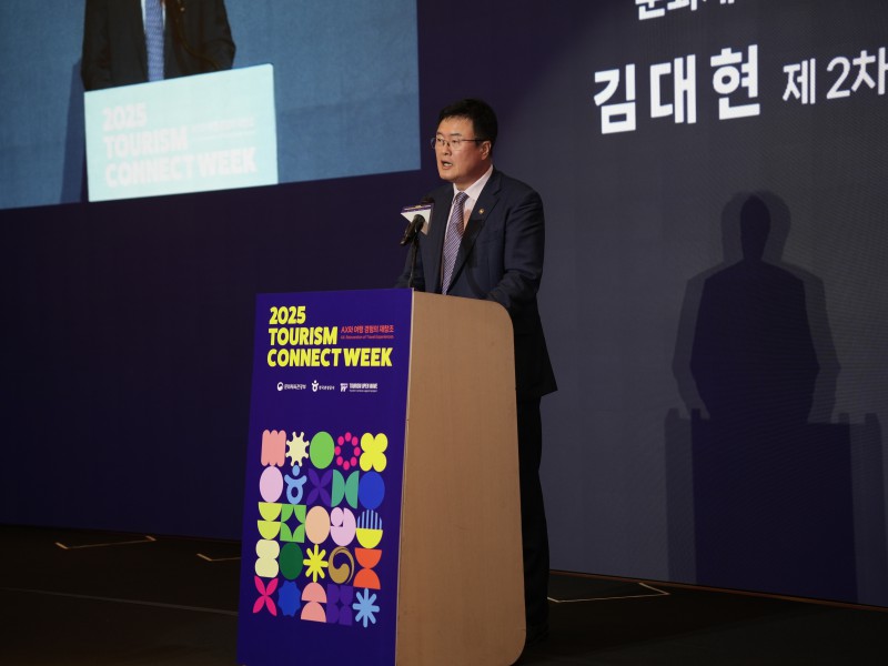 ▲ 김대현 문화체육관광부 제2차관이 23일 소피텔 앰배서더 서울에서 열린 '2025 관광기업 이음주간' 개막식에 참석해 축사를 하고 있다.ⓒ문체부