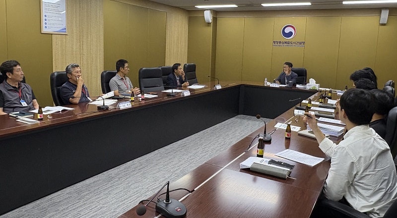 ▲ 행정중심복합도시건설청이 23일 행복도시 공공건축물의 안전과 품질 강화를 위해 '안전·품질 개선 공공시설협의체 회의를 하고 있다.ⓒ행복청