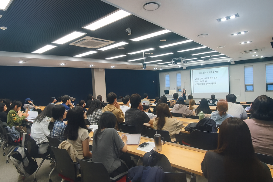 ▲ 장예리 미국간호사가 수성대학교 간호학과 학생들을 대상으로 특강을 실시하고 있다.ⓒ수성대